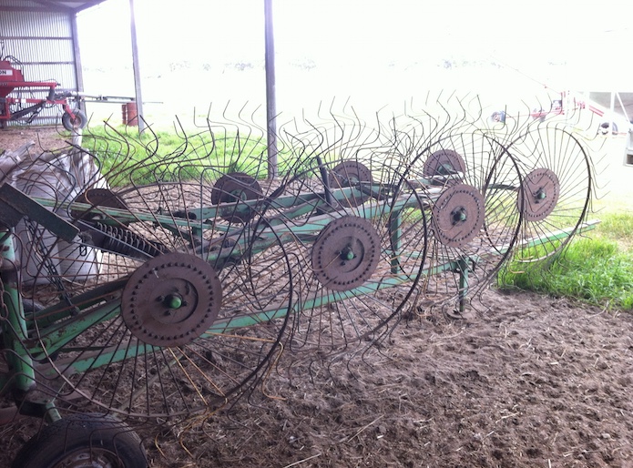 8 Wheel V Rake Machinery & Equipment Hay and Silage